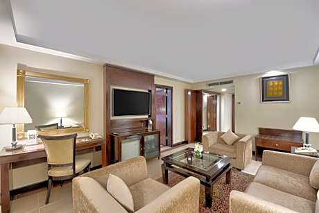 Executive Suite, Executive Lounge Access, Suite, 1 King