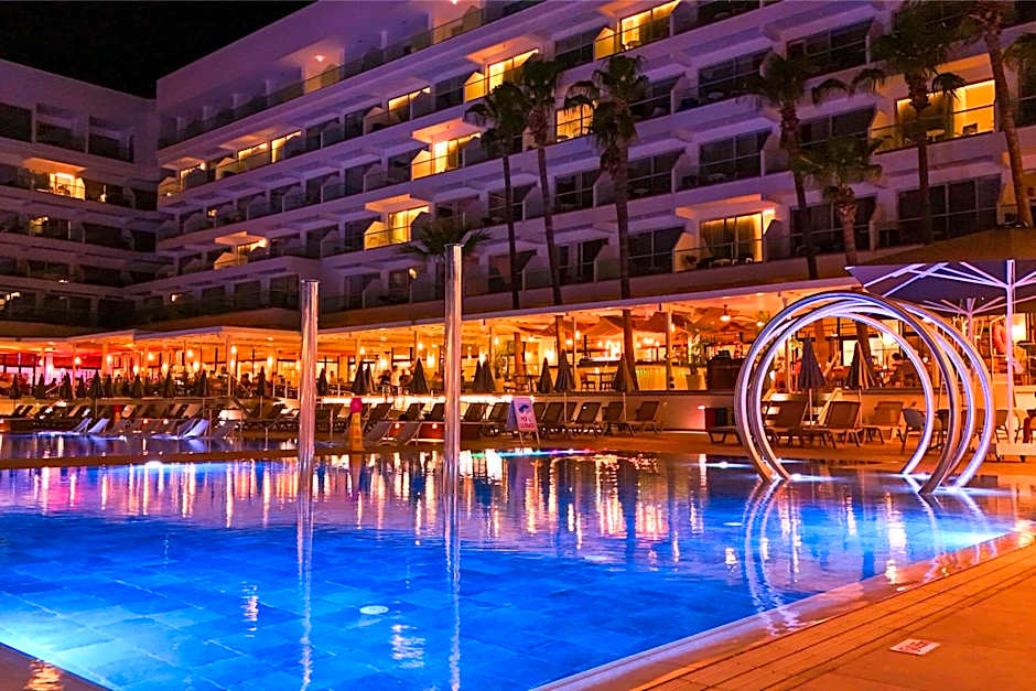 Cavo Maris Beach Hotel