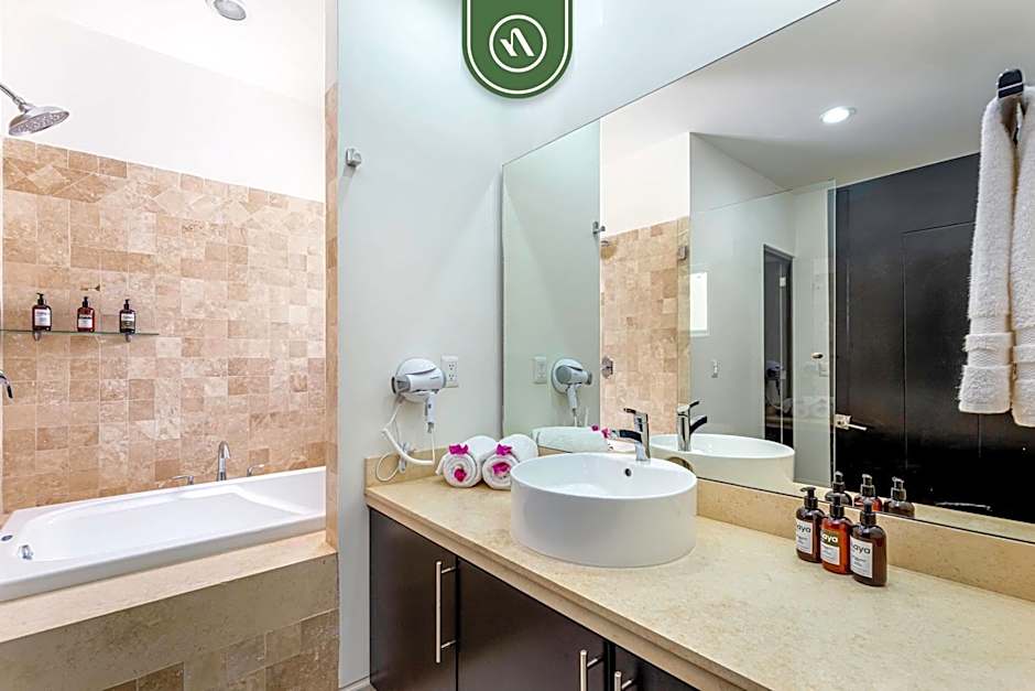 Brand New 3 BR Penthouse - Oceanview Rooftop Pool