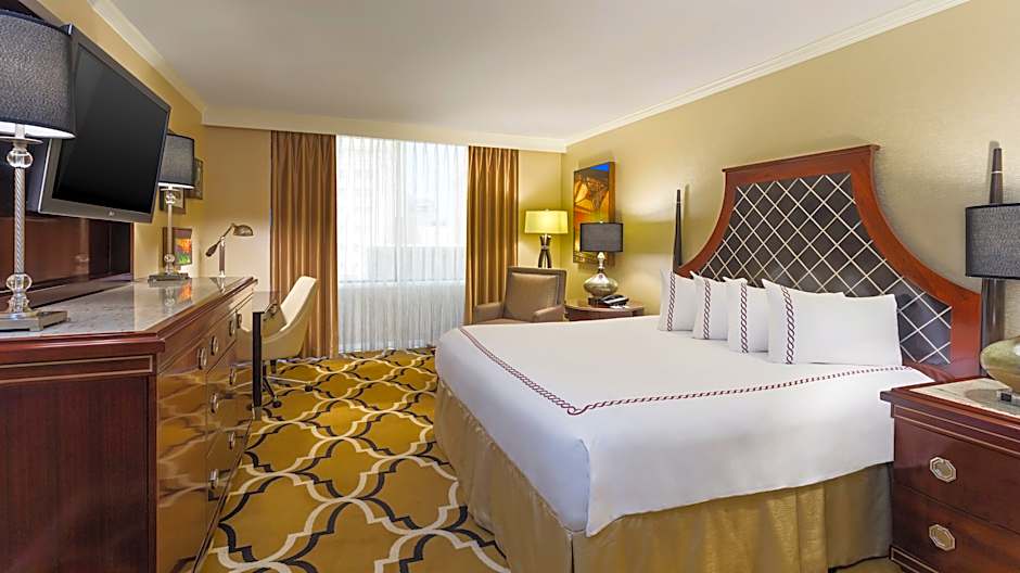 Photo 1 of 5 of Classic 1 King Bed, Mobility Accessible, Bathtub