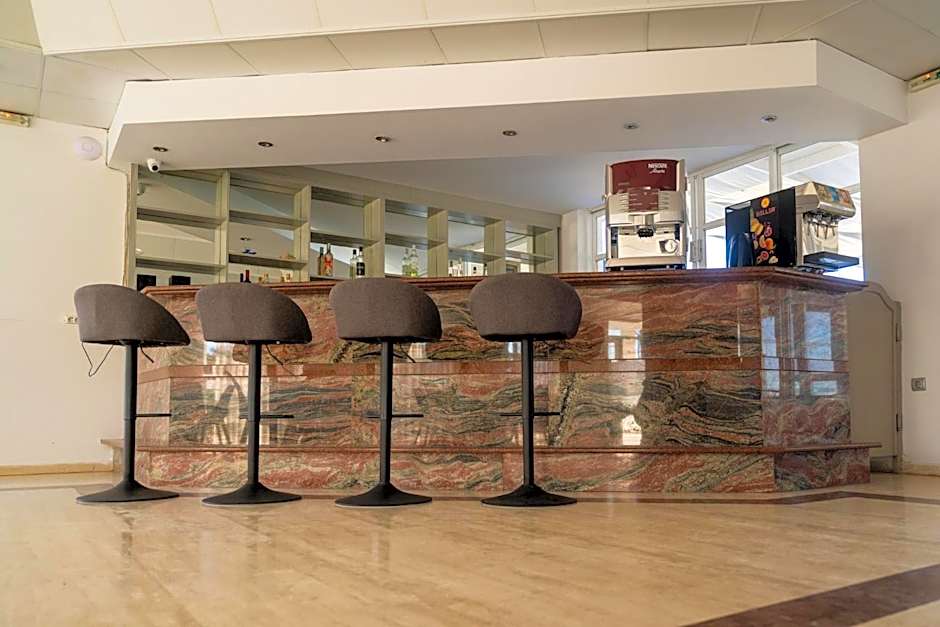 California Beach Hotel - Adults Only