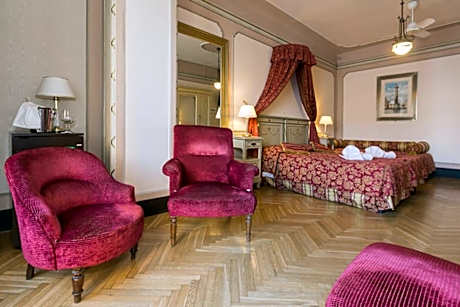 Suite with Lake View