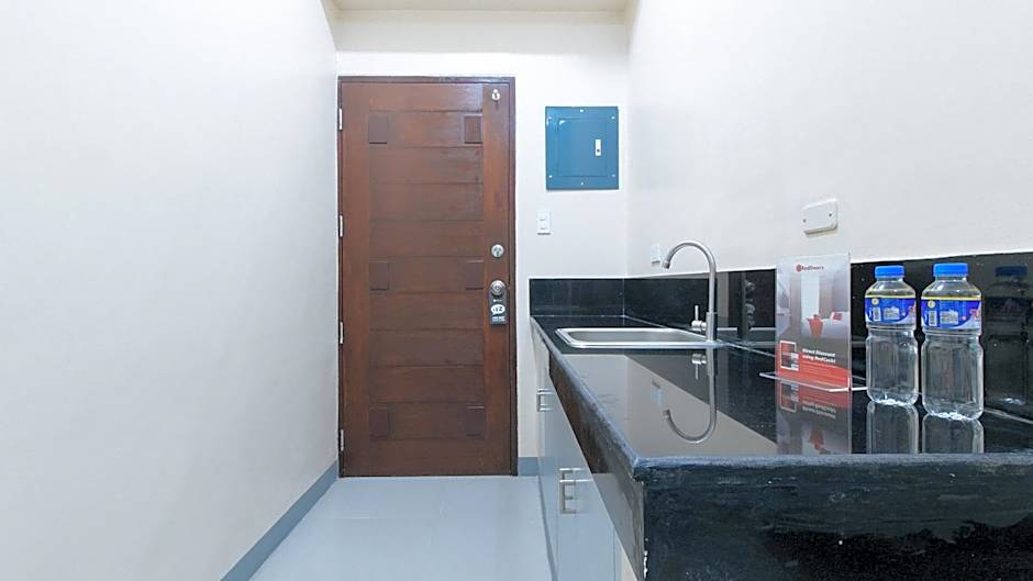 RedDoorz Plus @ Torre De Manuel Residences 1