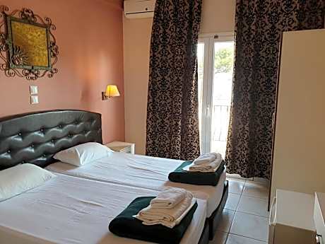 Twin Room with Partial Sea View