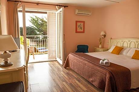 Comfort Double or Twin Room with Partial Sea View