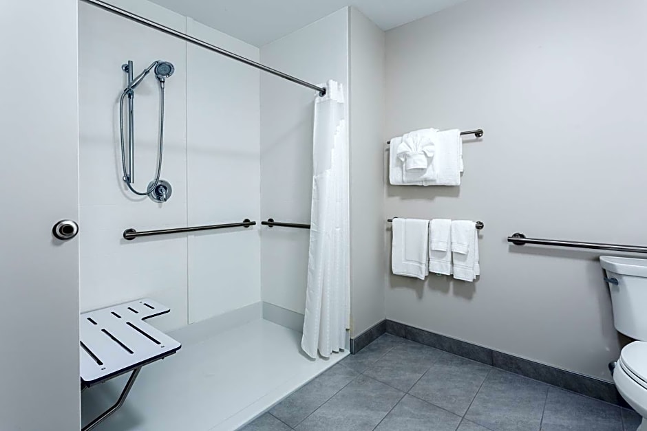 Holiday Inn Express & Suites Rice Lake By IHG
