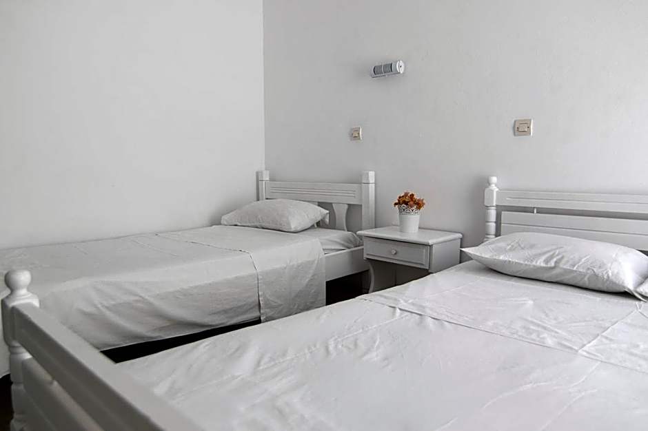 Armadoros Hotel / Ios Backpackers