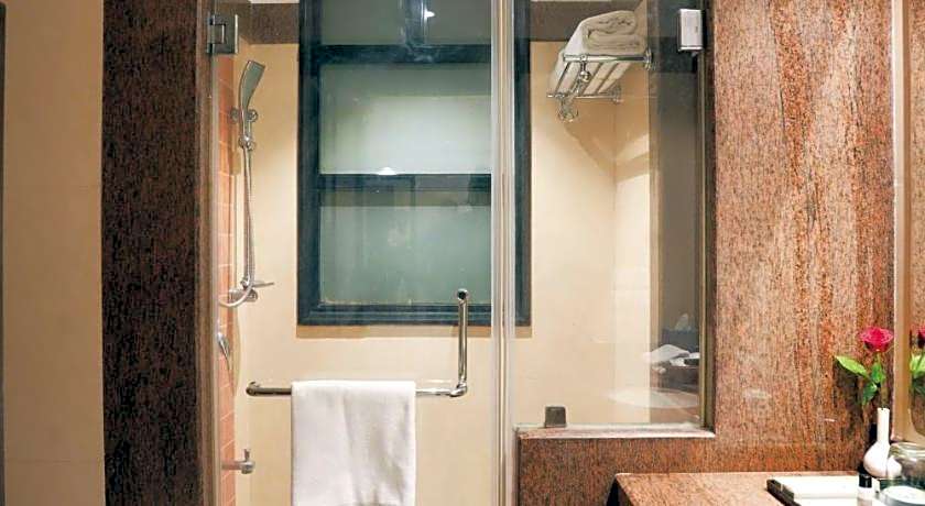 Leisure Inn Grand Chanakya