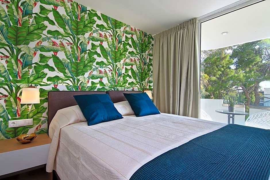 Maison 66, Riviera Hotels