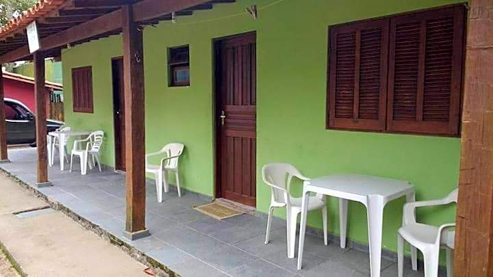 Suíte Pé na Areia- Espaço Independente na Praia do Curral com localização privilegiada - simplicidade e comodidade com o pôr do sol mais lindo de Ilhabela - melhor custo benefício para até 4 pessoas , na Av José Pacheco do Nascimento nº 7682