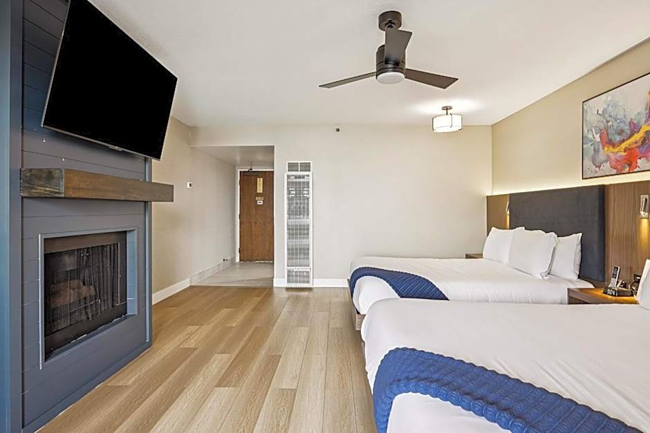 456 Embarcadero Inn & Suites