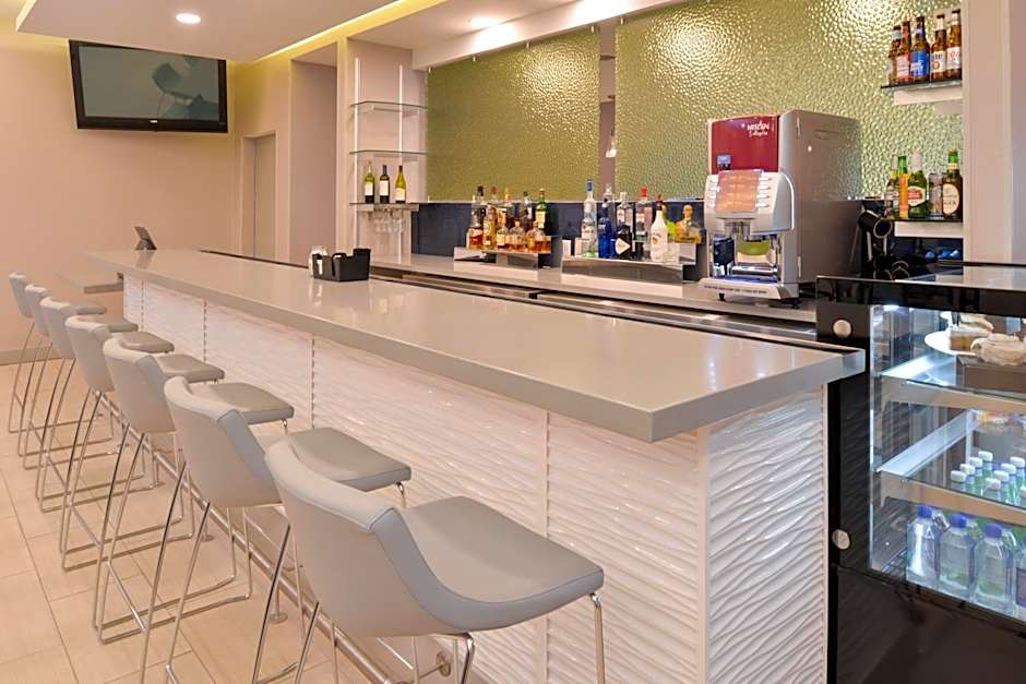 La Quinta Inn & Suites by Wyndham Indianapolis South