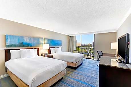 2 Double Beds Premium