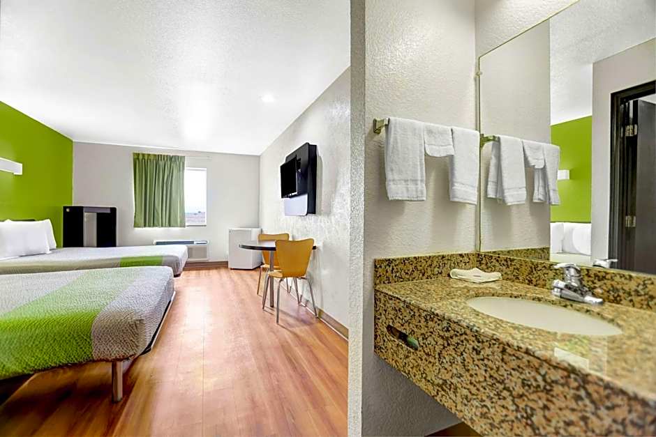 Motel 6-Moriarty, NM