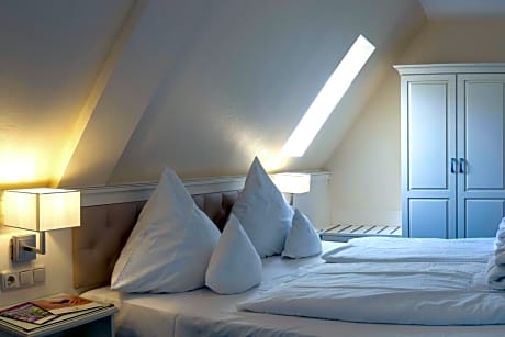 Deluxe Single Room with Double Bed