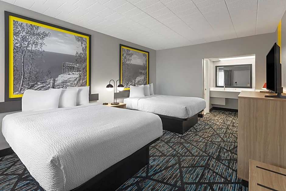 Super 8 by Wyndham Traverse City