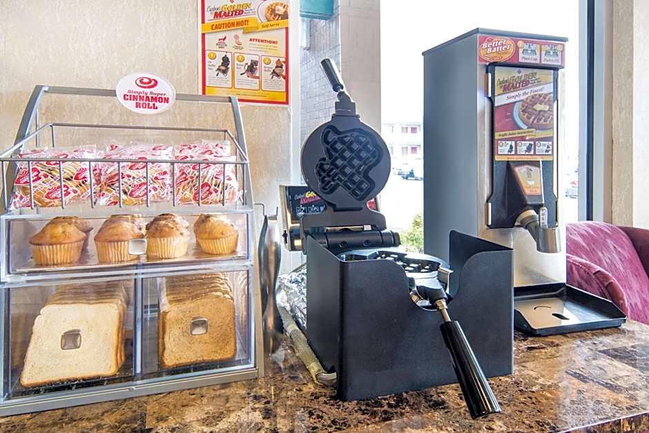 Super 8 by Wyndham Seguin