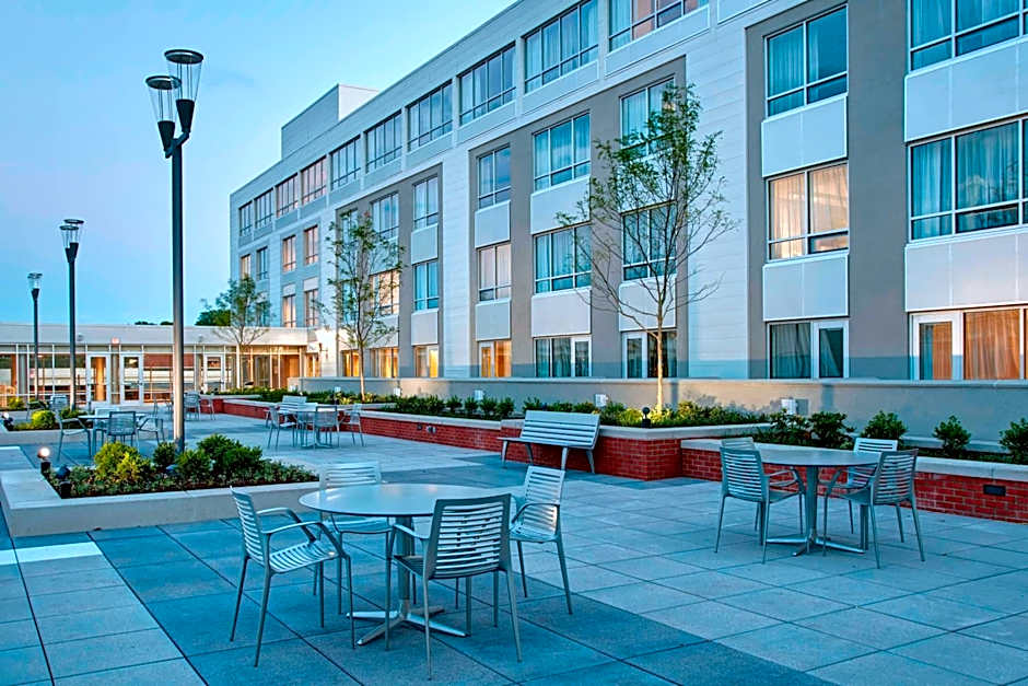 Courtyard by Marriott Erie Bayfront