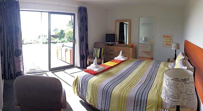 Bay Water Views Bed & Breakfast