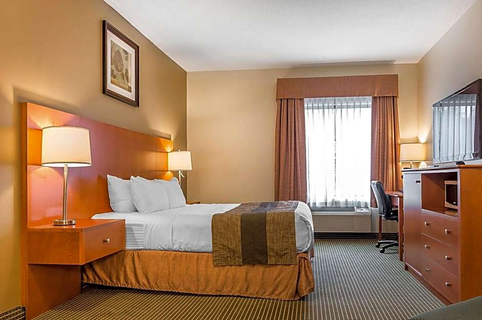 Quality Inn & Suites Hawkesbury