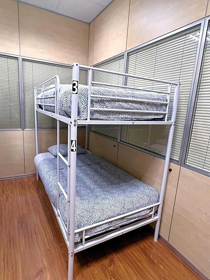 Hostel Acacias