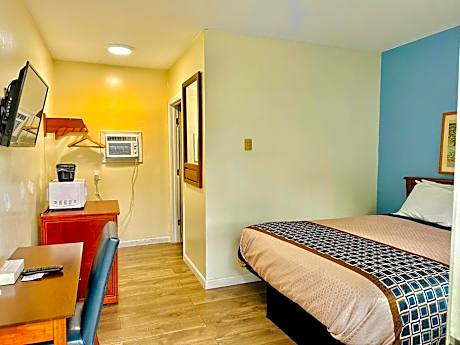 Economy Single Queen on 2nd Floor