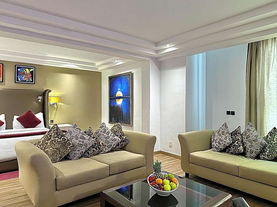 Victoria Crown Plaza Hotel