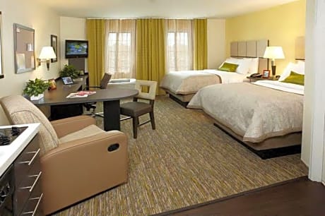 2 Queen Studio Suite