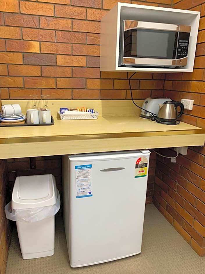 Peter Allen Motor Inn