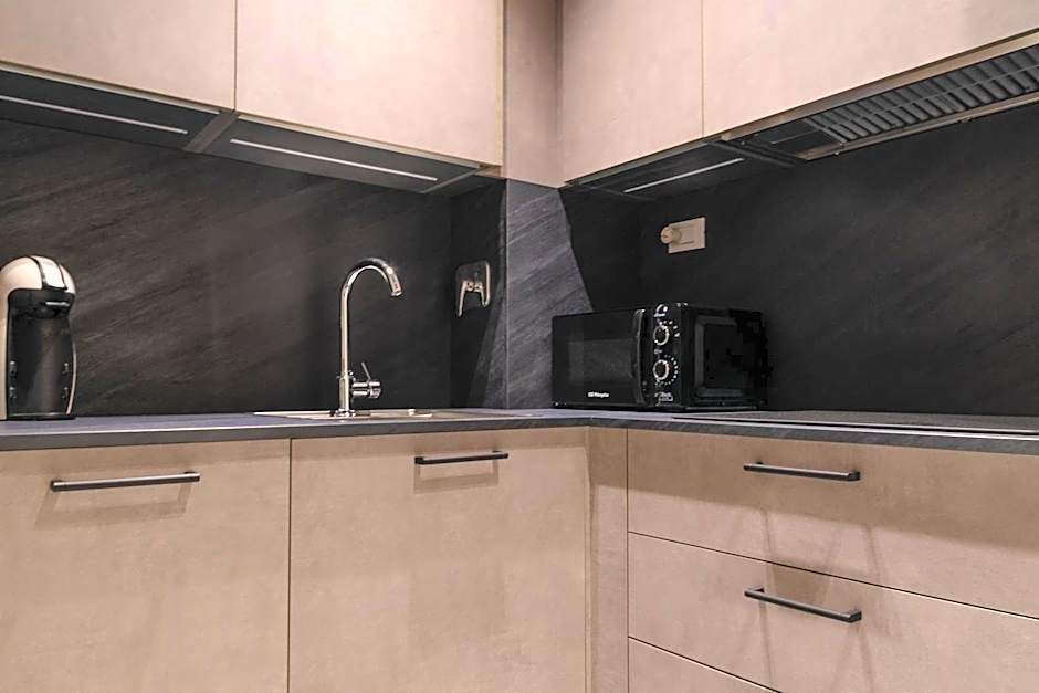 Bertola 17, centrale, stazione by HAPPYHOSTORINO