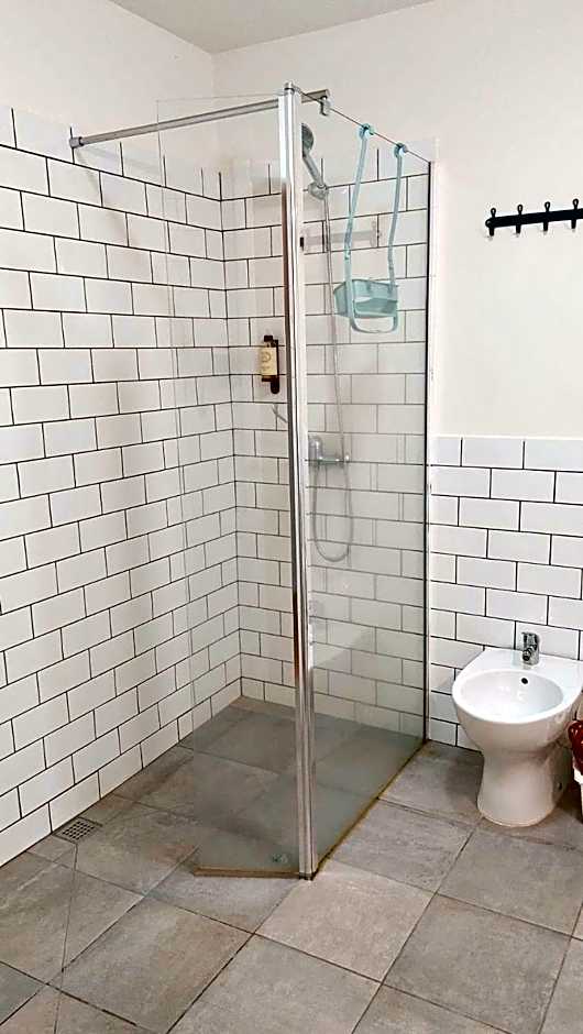 THE HOLY COW - Hostel & Suites