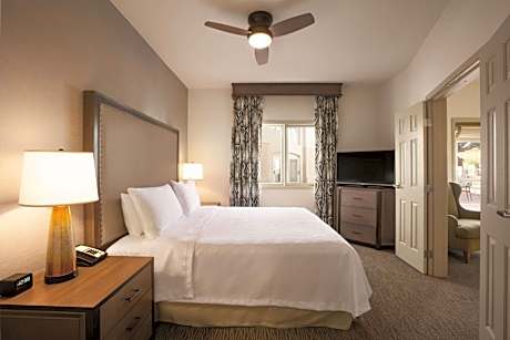 One-Bedroom Poolside Suite with Patio