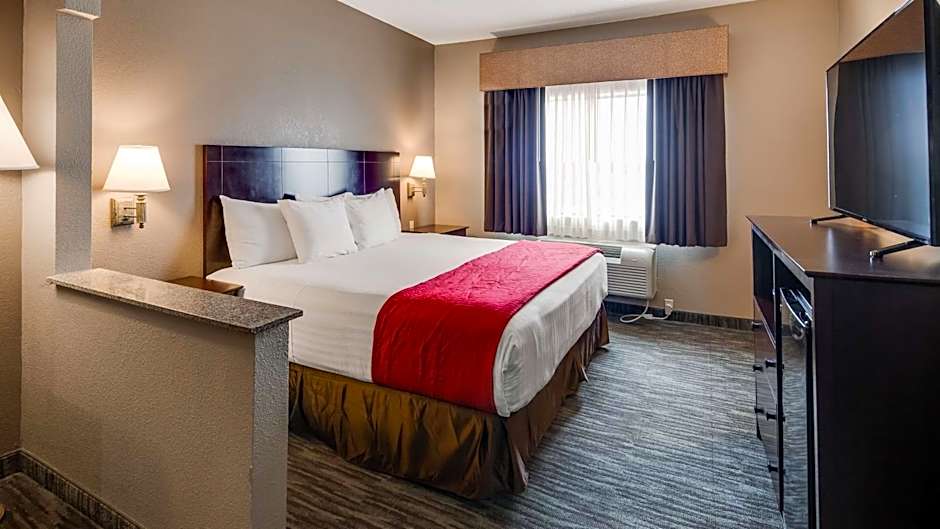 Photo 1 of 4 of 1 King Bed Suite, Smoking