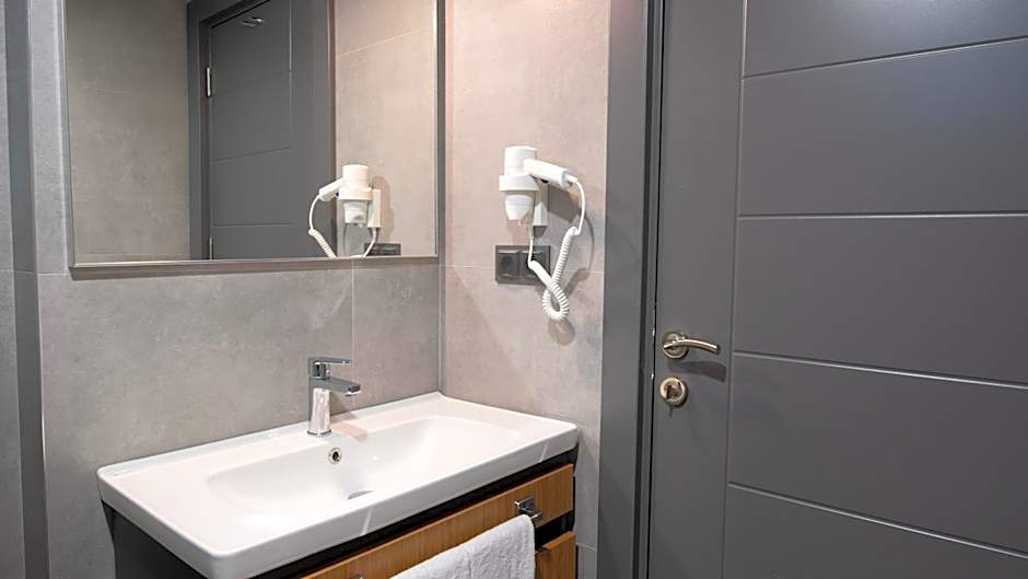 OPERA SUITES Apart Hotel