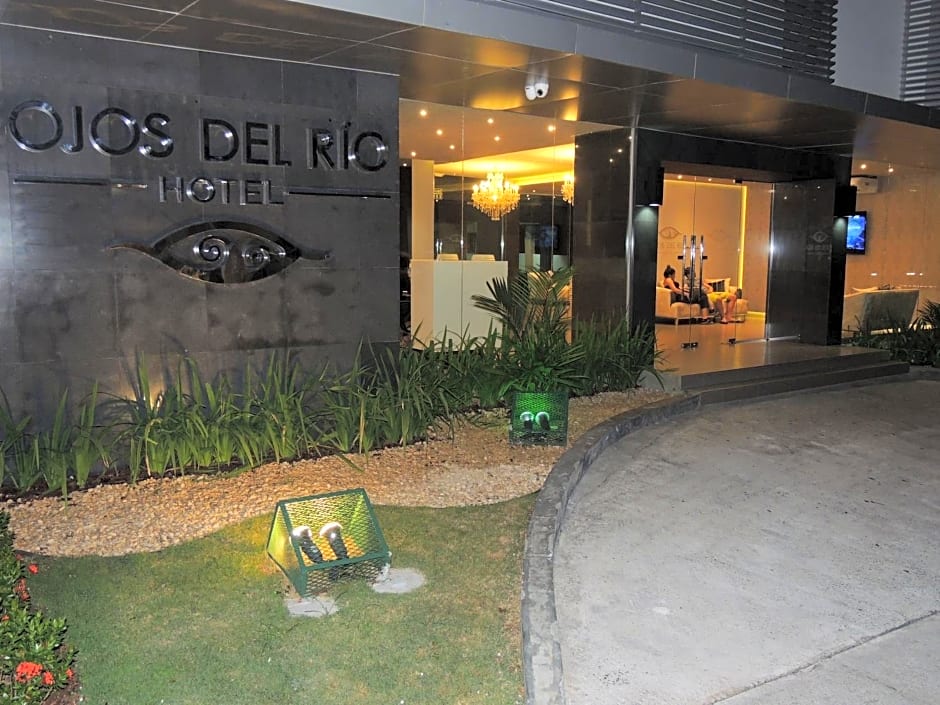 Hotel Ojos Del Rio