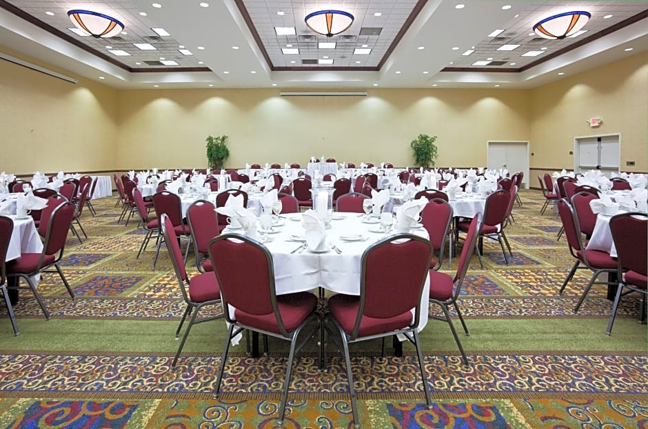 Holiday Inn Conference Center Marshfield By IHG