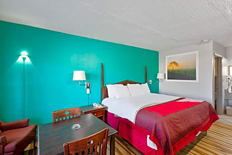 King Bed with Jetted Tub