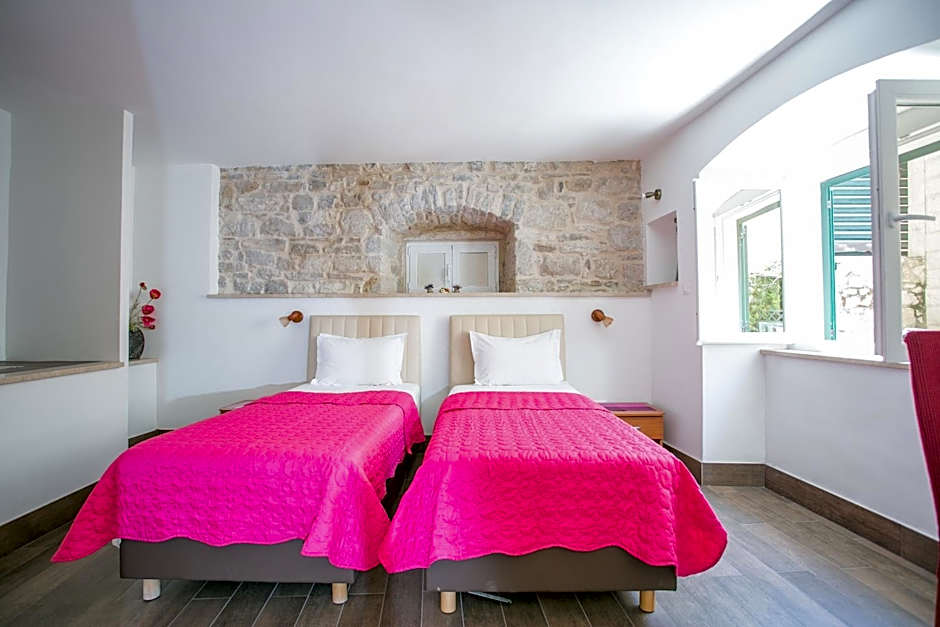 Garden Apartment Hotel