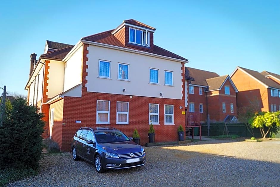 Ricky Road Guest House - Premium