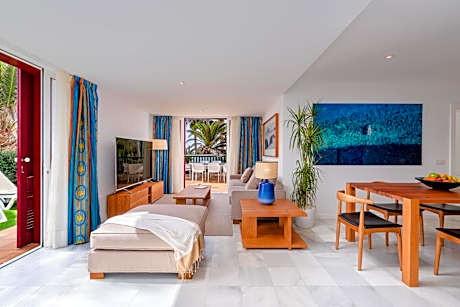 Three-Bedroom Suite Apartment with Ocean View