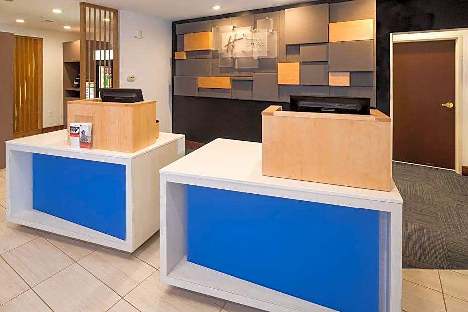 Holiday Inn Express Hotel & Suites Detroit-Utica By IHG