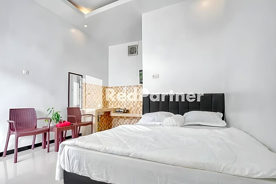 Griya Rahayu Guesthouse Mitra RedDoorz near Jatim Park 2 Batu