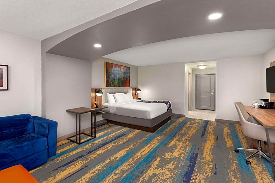 La Quinta Inn & Suites by Wyndham Knoxville Central Papermill