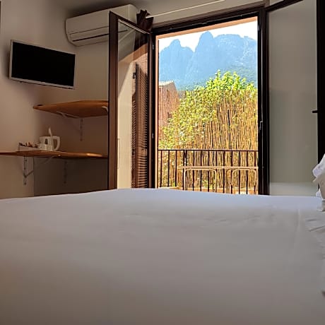 Family Room with Mountain View