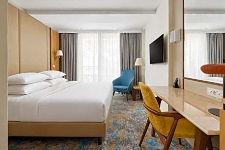 Standard King Room with Balcony and Sea View