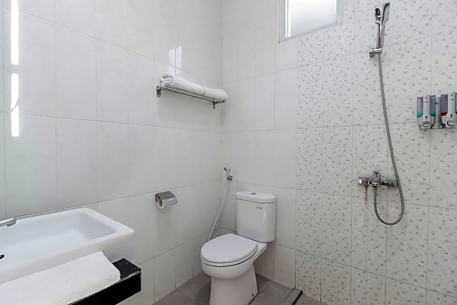 RedDoorz near Goa Sunyaragi