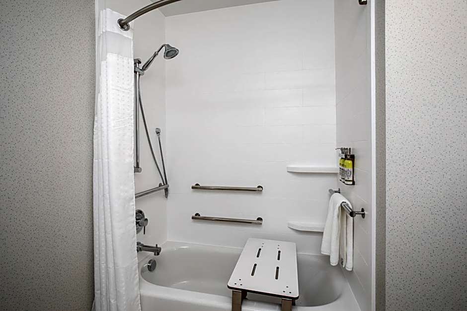 Holiday Inn Express And Suites Ely By IHG