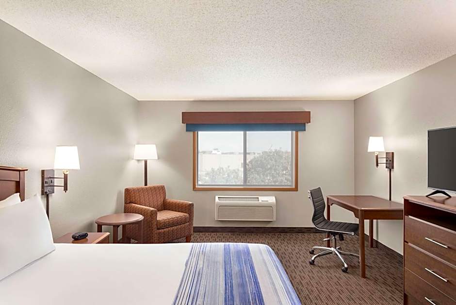 AmericInn by Wyndham Fergus Falls - Conference Center
