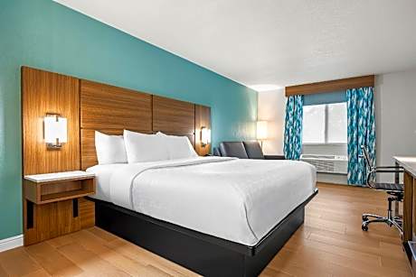 1 King Bed, Nonsmoking
