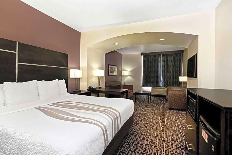 La Quinta Inn & Suites by Wyndham Denver Gateway Park